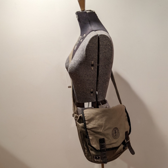 sierra club Other - Sierra Club Canvas Tan Unisex Messenger Bag